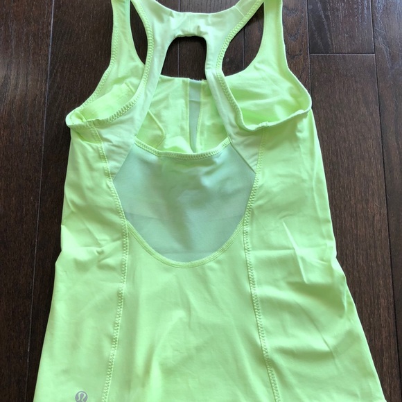 Lululemon Running tank. Size 4 - Picture 2 of 3